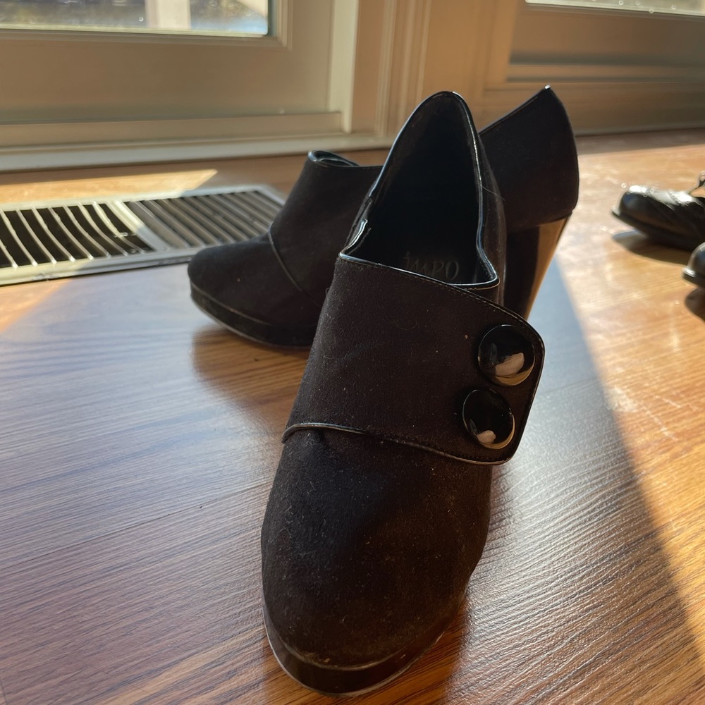 Black ankle bootie, size 6